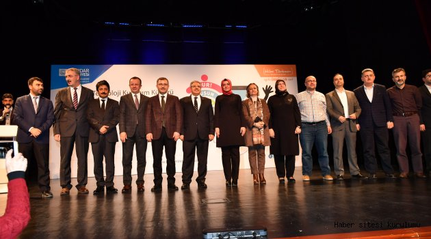 AİLELERDE TEKNOLOJİ KULLANIM KÜLTÜRÜ SEMİNERİ ÜSKÜDAR’DA GERÇEKLEŞTİ