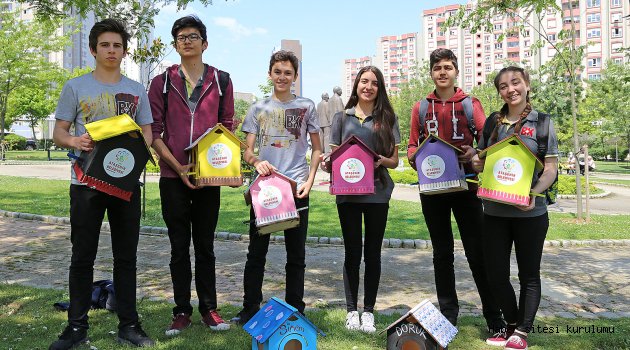 ATAŞEHİR’İN AĞAÇLARINA EL EMEĞİ KUŞ YUVALARI KURULUYOR