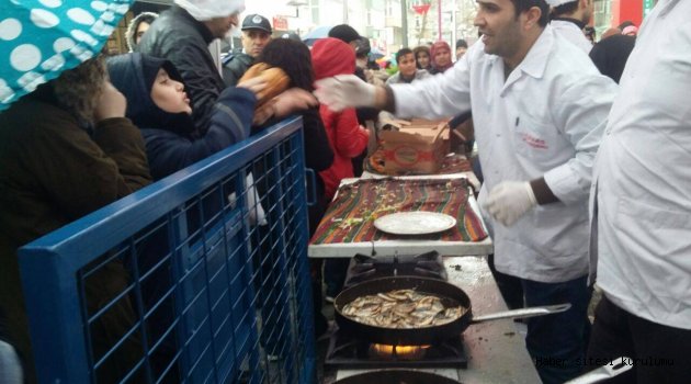 ATAŞEHİRLİLER HAMSİ ŞÖLENİ'NDE ÇOŞTU