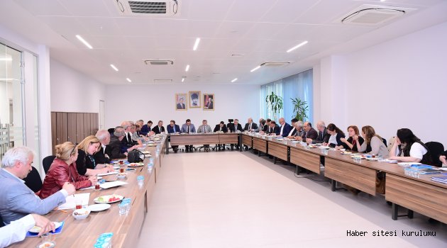 BAŞKAN HİLMİ TÜRKMEN ÜSKÜDAR’IN MUHTARLARINI AĞIRLADI