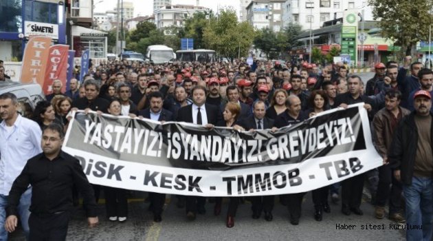 Belediye Başkanı Ali Kılıç çalışanlarıyla birlikte katliamı protesto etti