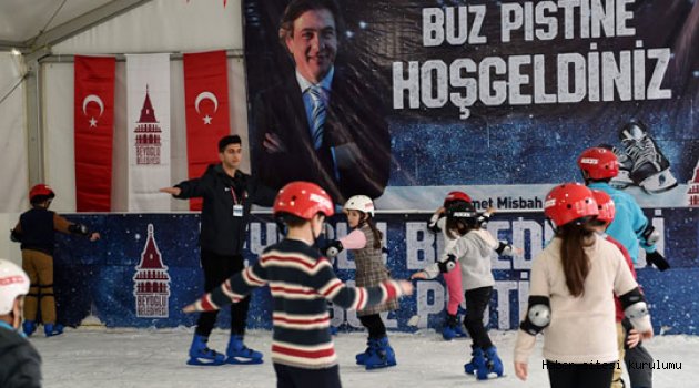 Beyoğlu’nda Buz Pateni Keyfi Devam Ediyor