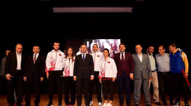 Gençlik ve Spor Bakanı Akif Çağatay Kılıç,Sancaktepe'deki Amatör Sporcularla Buluştu