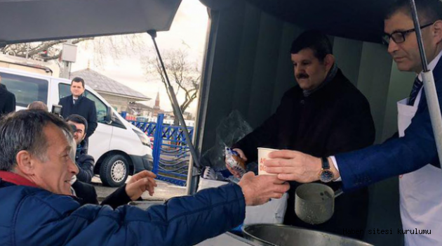 HİLMİ TÜRKMEN ÜSKÜDARLILARA ÇORBA DAĞITTI