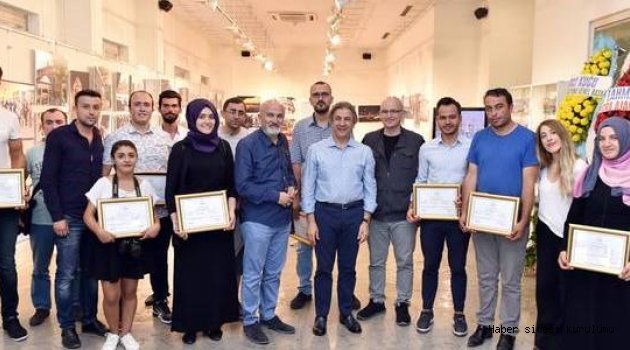 Kursiyerlerin gözünden 'Beyoğlu Fotoğraf Sergisi' açıldı