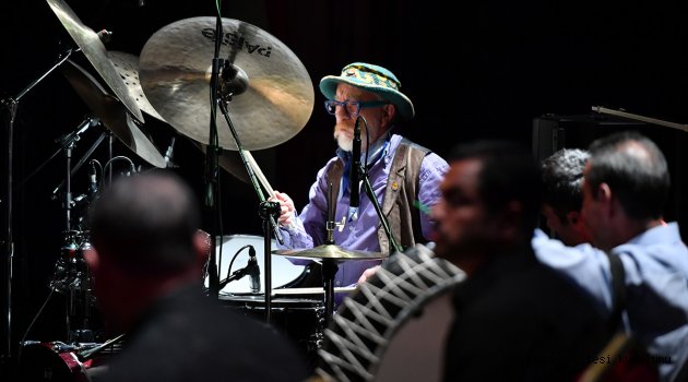 OKAY TEMİZ'DEN ÜSKÜDAR'DA MUHTEŞEM KONSER