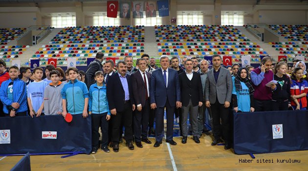 Okullar arası masa tenisi şampiyonası başladı