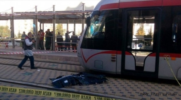 Tramvayın altında kalan şahıs öldü