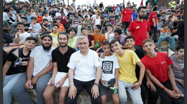 ÜSKÜDARLI GENÇLER DOĞA KAMPINDA DOYASIYA EĞLENDİ