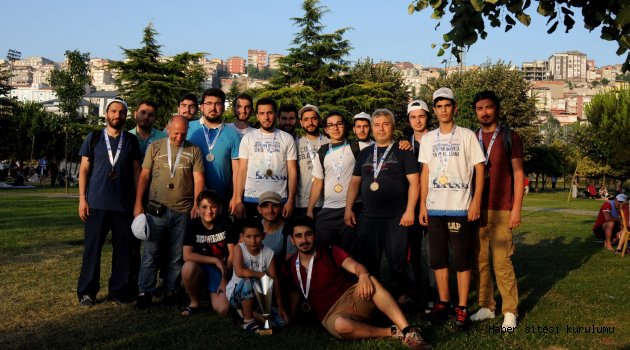 ÜSKÜDARLI GENÇLERİN ÜÇÜNCÜLÜK SEVİNCİ